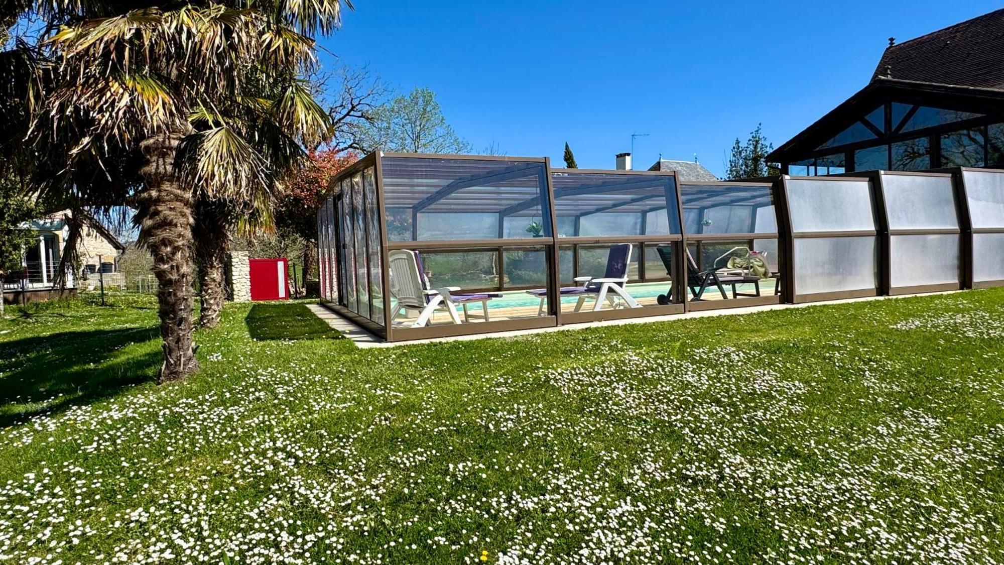 Maison De Charme Piscine Couverte Chauffee Mayrinhac-Lentour エクステリア 写真